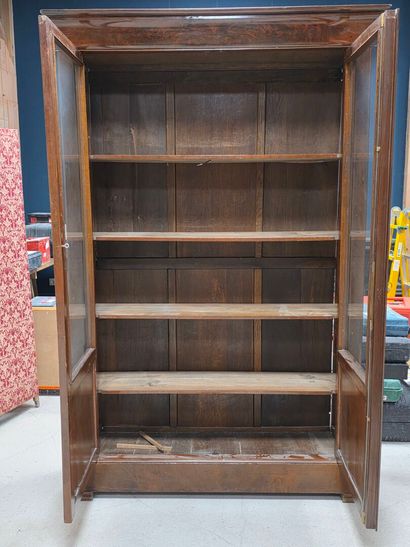 Bibliothèque en placage d'acajou ouvrant...
