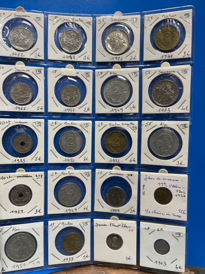 Classeur de 180 monnaies principalement France...