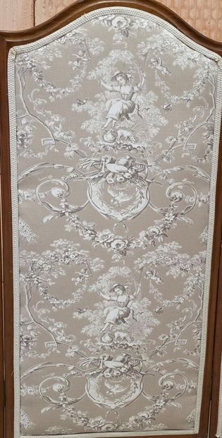 Petit paravent, tapissé de toile de Jouy
H:...