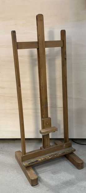 Chevalet droit. 
H. :137 à 234 cm.