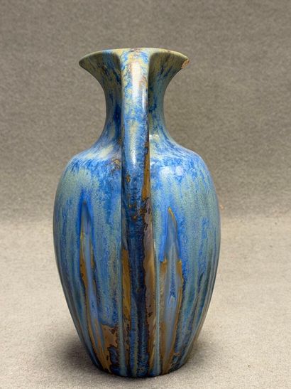 PIERREFONDS: Vase à deux anses à émail bleu...
