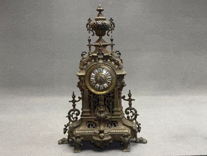 Pendule en bronze de style Renaissance, début...