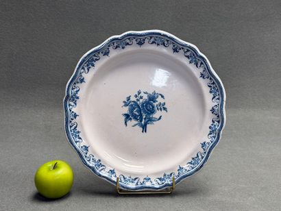 MOUSTIERS XVIII°
Plat rond en faience à décor...
