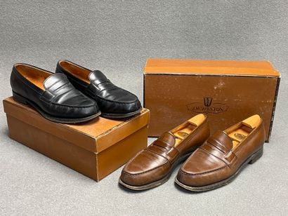 J.M WESTON. 
Deux paires de mocassins en...