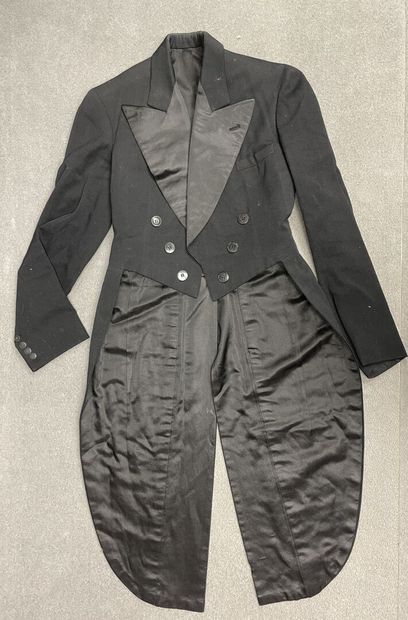 Smoking trois pièces. 
Pantalon, gilet et...