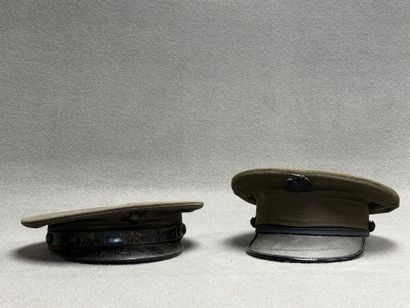 Deux casquettes Marine americaine début XX°
D....