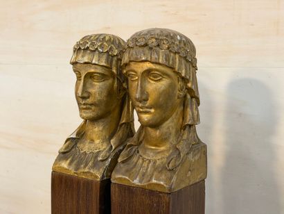 Deux montants de lits en placage d'acajou...