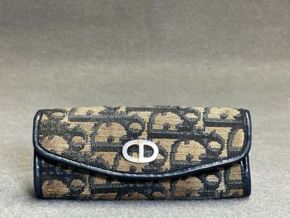 CHRISTIAN DIOR
Porte-clés en toile monogrammé....