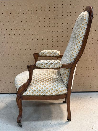 Fauteuil Voltaire bien garni
fin XIX
H. :114...