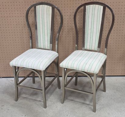 Paire de chaises en aluminium, garnies d'éponge
H:...