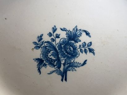 MOUSTIERS XVIII°
Plat rond en faience à décor...