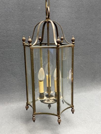Lanterne en laiton à trois lumières.
H. :55...