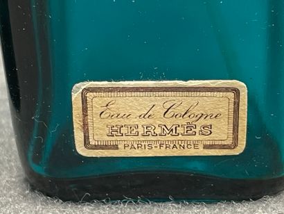 HERMÈS Paris. 
Cinq flacons d'eau de Cologne...