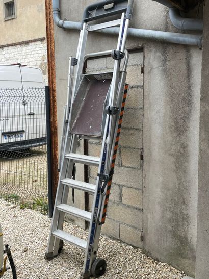 Escabeau Girafe Tubesca 6 marches
 ***
Exposition...