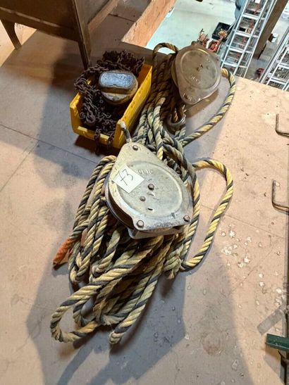 2 treuils et 1 palan 1 tonne

 ****
- exposition...