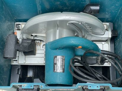 Scie circulaire MAKITA 5903R 
***
Exposition...