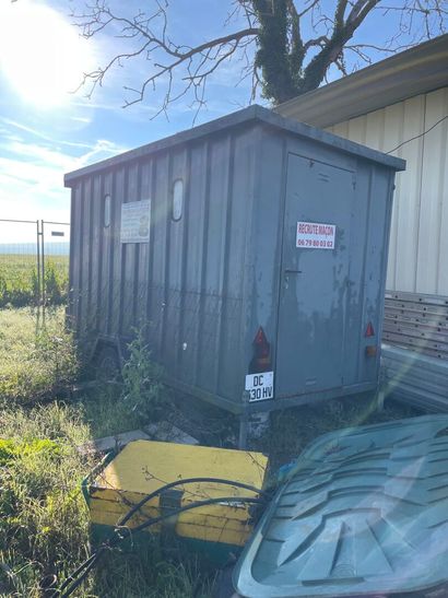 Remorque de chantier en tôle, vieux modèle...