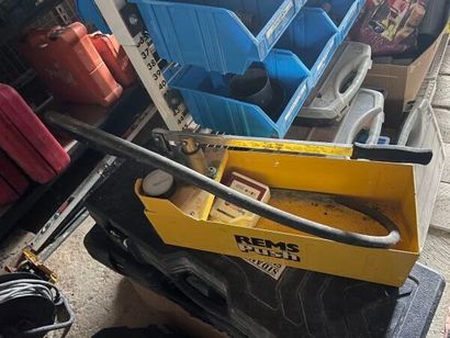 Pompe à épreuve Rems Push
 ***
Exposition...
