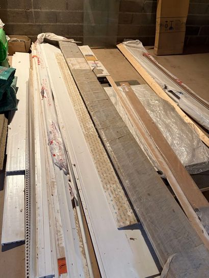 Stock sur la mezzanine: trame, filets de...