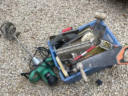Malaxeur HITASHI et caisse bleue avec outils...
