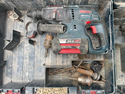 Perforateur BOSCH GBH 2-22 RE
On y joint...