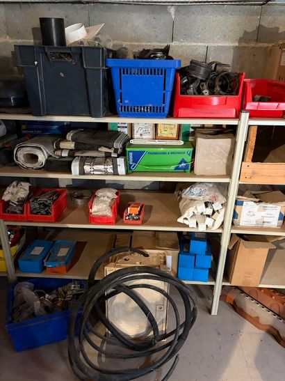 Stock quincaillerie mezzanine gauche: 3 raccords...