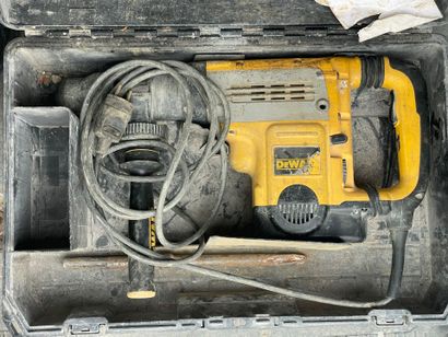 Perforateur DEWALT
 ***
Exposition à l'Hotel...