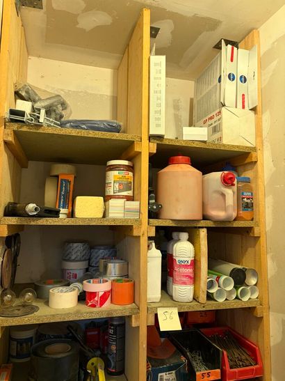 Stock de quincaillerie dans la remise

 ****
-...