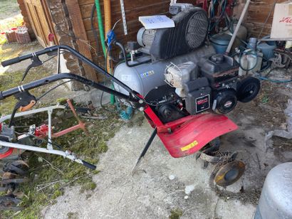 Motoculteur BRIGGS STRATTON 800 205cc

***
Exposition...