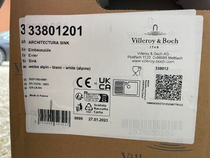Villeroy & Boch. 
Evier blanc un bac. 
***
Exposition...