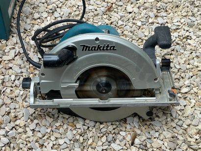 Scie circulaire MAKITA 5903R 
***
Exposition...
