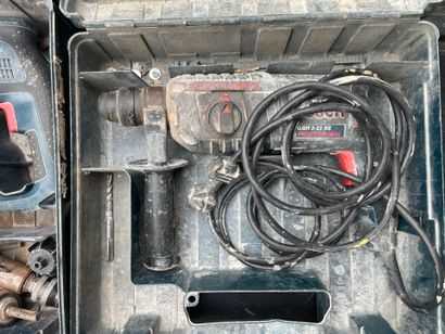 Perforateur BOSCH GBH 2-22 RE
On y joint...