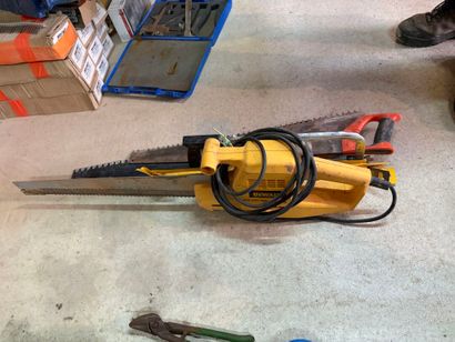Lot de scies et scie sabre electrique

 ****
-...