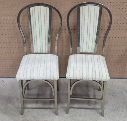 Paire de chaises en aluminium, garnies d'éponge
H:...