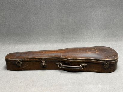 Violon 3/4 et archet. 
Début XXe siècle
Portant...