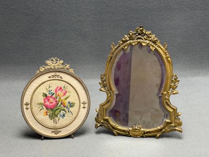 Miroir à poser en métal repoussé de style...