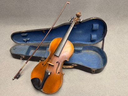 Violon et Archet en écrin.
Violon portant...