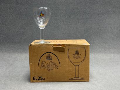 LEFFE Lot de six verres à bière en carton....