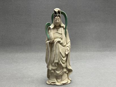 Divinité chinoise en grès émaillé.
H: 40...