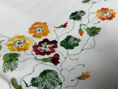 Service de table en coton brodé de fleurs...