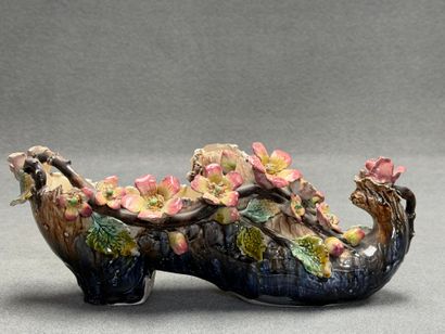 Soulier en barbotine. 
12 x 32 x 12 cm. 
Petits...