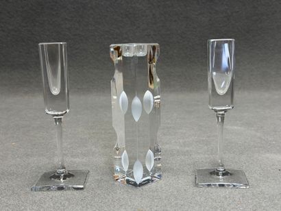 Paire de bougeoirs sur pied en cristal Rosenthal...