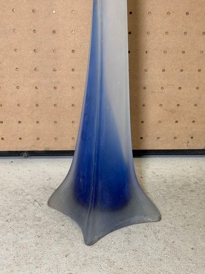 Grand vase soliflore en verre marmoréen
H....