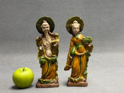 Couple asiatique, deux statuettes en céramique...