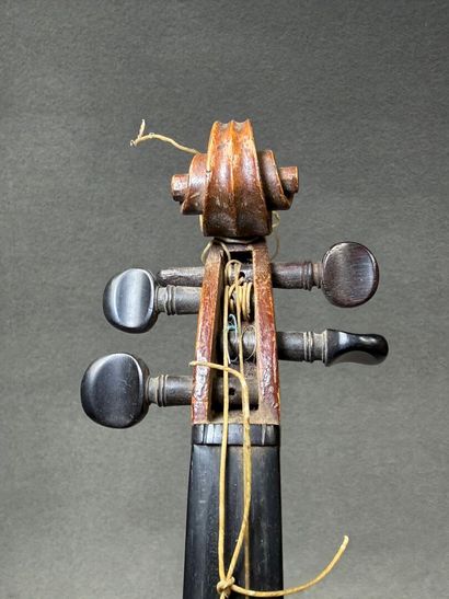 Violon et Archet en écrin.
Violon portant...