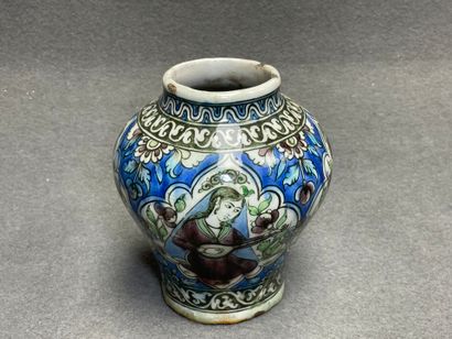 Vase en faïence émaillée.
Qadjar fin XIX°
H....