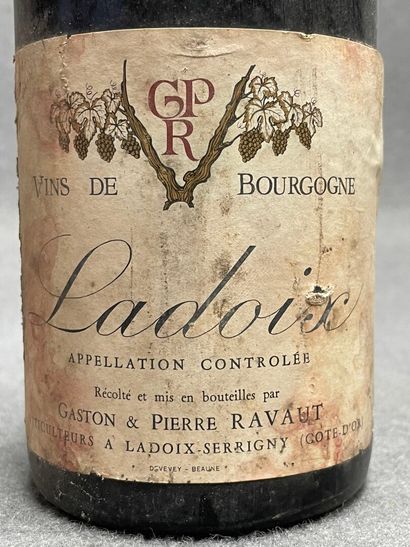 LADOIX - Domaine Ravaut. 4 bouteilles
-(sans...