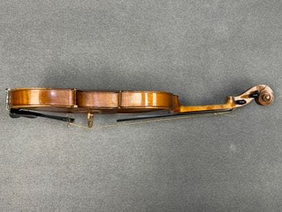 Violon et Archet en écrin.
Violon portant...