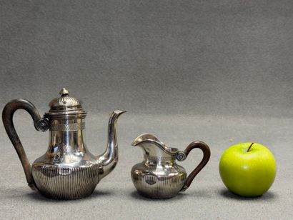 Petite théière et pot à lait en argent, manches...