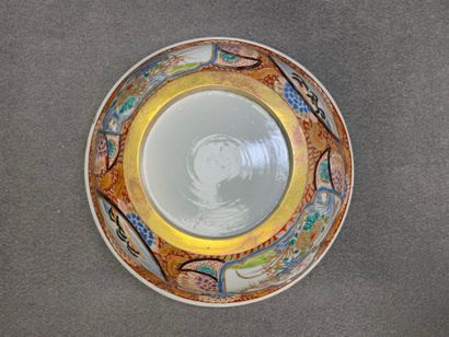 Bassin en porcelaine Imari
Japon XIX 
H....